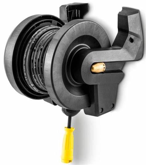 WALL-MOUNTED HOSE REEL